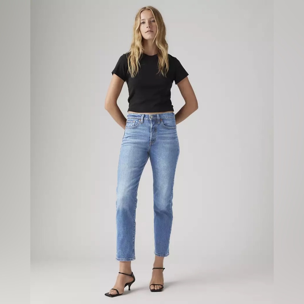 LEVI’S $100 NWOT WEDGIE STRAIGHT JEANS